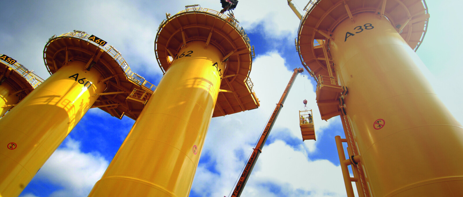 Functional link between foundation and wind turbine